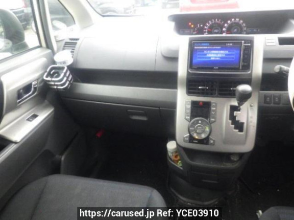 Used 2009 AT toyota voxy ZRR70W Image[17]