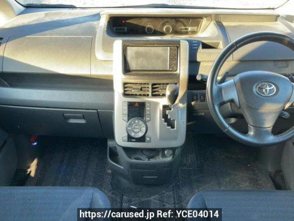 Used 2009 AT toyota voxy ZRR70W Image[16]