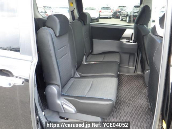Used 2009 AT toyota voxy ZRR70W Image[10]
