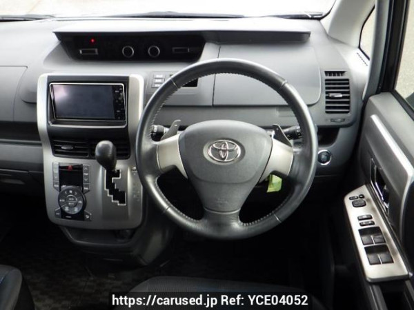 Used 2009 AT toyota voxy ZRR70W Image[16]