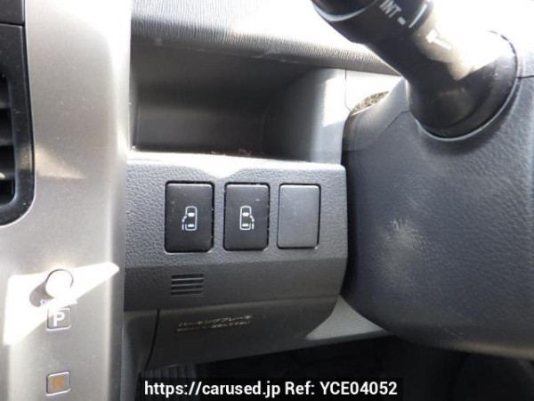 Used 2009 AT toyota voxy ZRR70W Image[19]