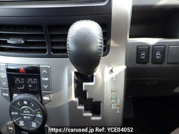 Used 2009 AT toyota voxy ZRR70W Image[24]