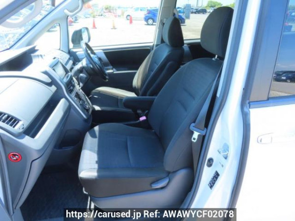 Used 2010 AT toyota voxy ZRR70W Image[12]