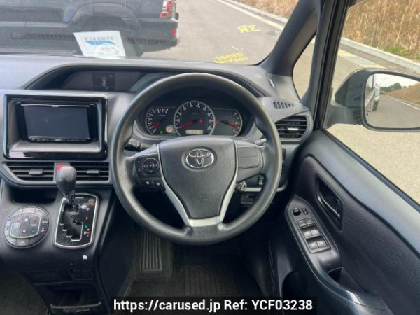 Used 2014 AT toyota noah ZRR85G Image[19]