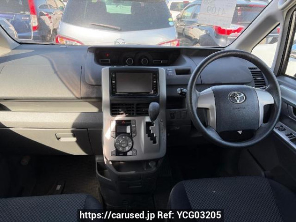 Used 2007 AT toyota noah ZRR70W Image[15]