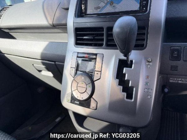Used 2007 AT toyota noah ZRR70W Image[20]