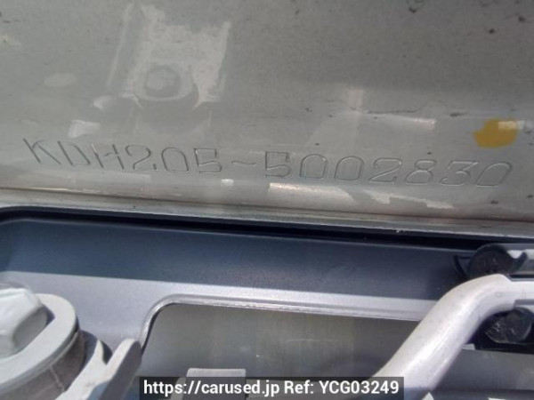 Used 2005 MT toyota regiusace-van KDH205V Image[12]