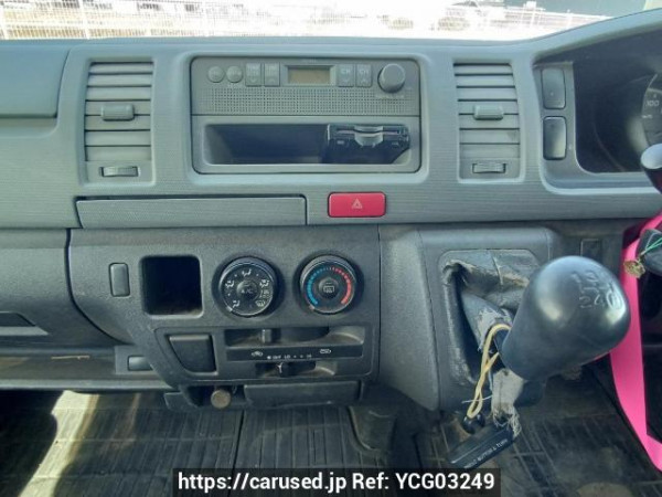 Used 2005 MT toyota regiusace-van KDH205V Image[22]