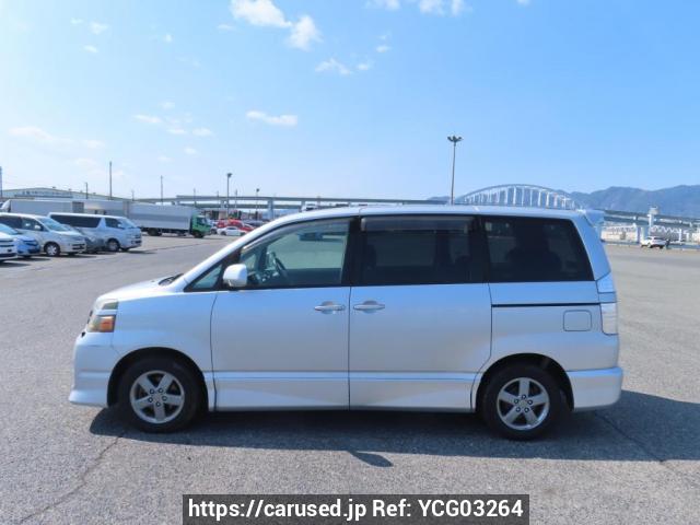 Comprar usado 2004 Toyota Voxy AZR60G (YCG03264) - Carused.jp