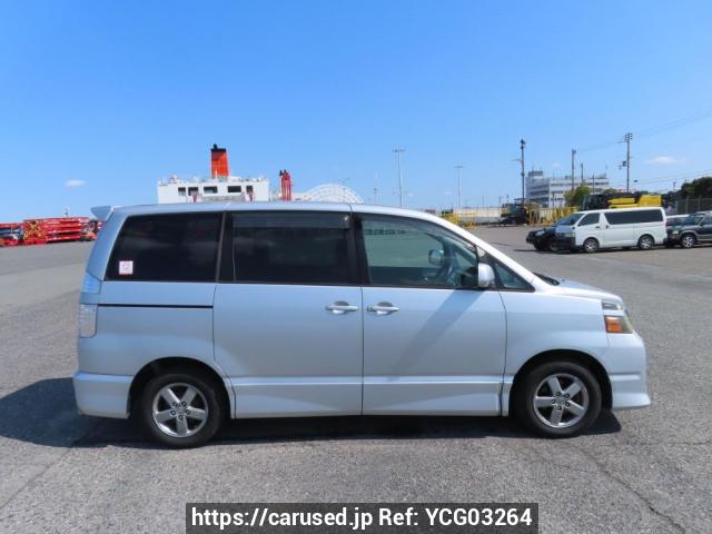 Buy Used 2004 Toyota Voxy AZR60G (YCG03264) - Carused.jp