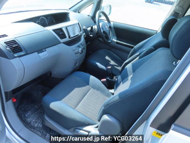 Comprar usado 2004 Toyota Voxy AZR60G (YCG03264) - Carused.jp