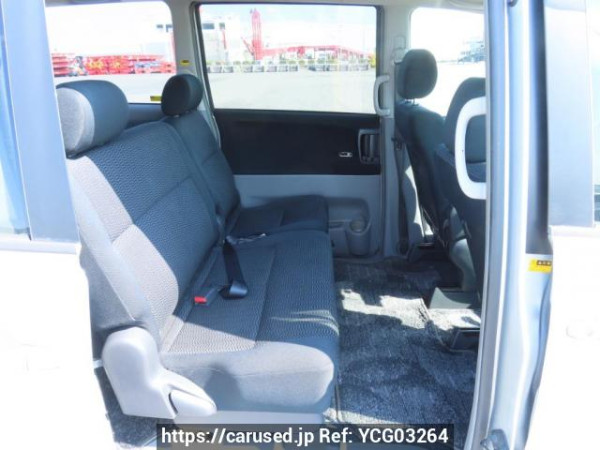 Used 2004 AT toyota voxy AZR60G Image[19]
