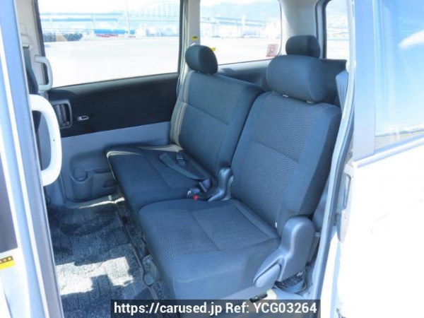 Used 2004 AT toyota voxy AZR60G Image[22]