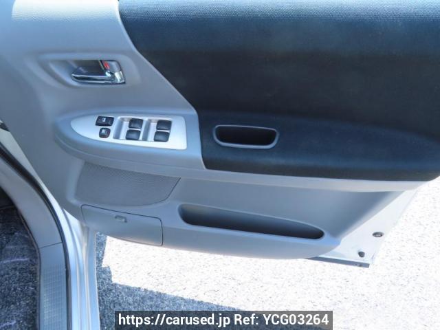 Comprar usado 2004 Toyota Voxy AZR60G (YCG03264) - Carused.jp