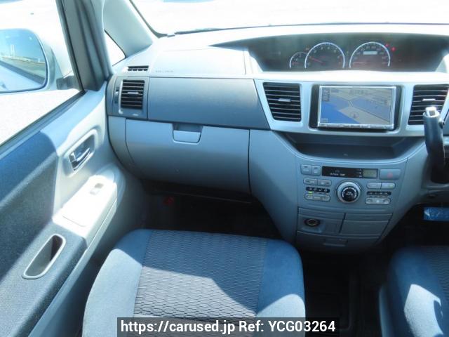 Comprar usado 2004 Toyota Voxy AZR60G (YCG03264) - Carused.jp