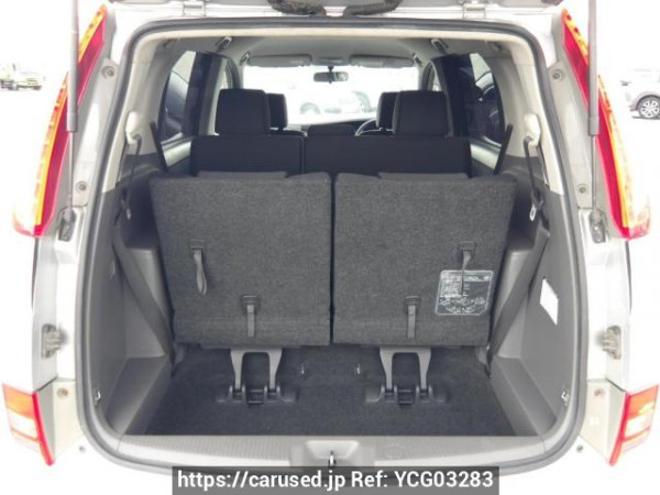 Used 2005 AT toyota isis ZNM10W Image[8]