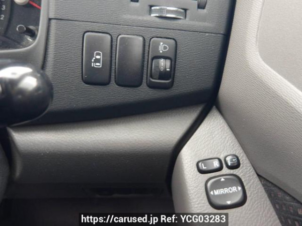 Used 2005 AT toyota isis ZNM10W Image[28]