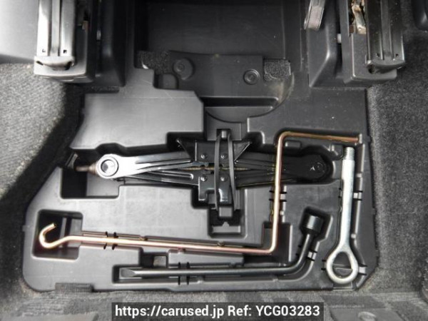 Used 2005 AT toyota isis ZNM10W Image[44]