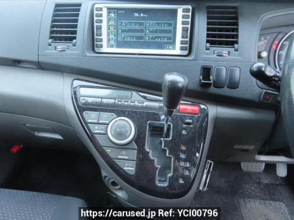 Used 2004 AT toyota isis ZNM10W Image[30]