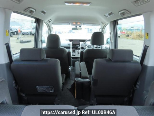 Used 2010 AT toyota voxy ZRR70W Image[9]