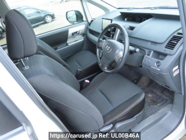 Used 2010 AT toyota voxy ZRR70W Image[12]