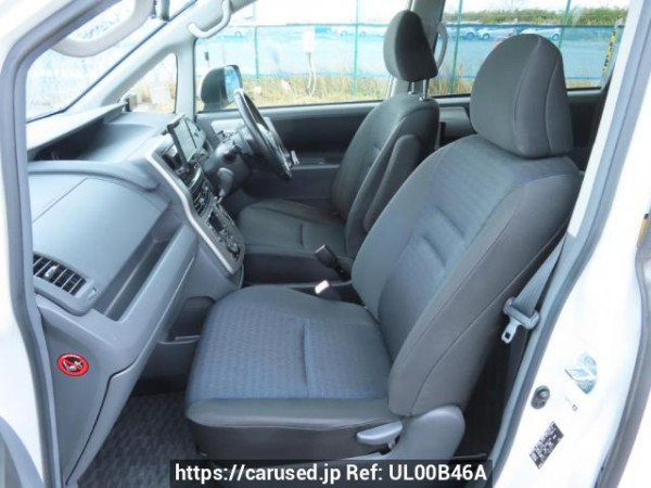 Used 2010 AT toyota voxy ZRR70W Image[14]