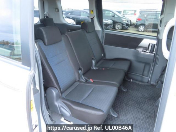 Used 2010 AT toyota voxy ZRR70W Image[15]
