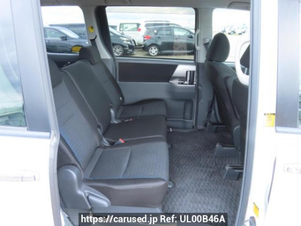 Used 2010 AT toyota voxy ZRR70W Image[16]