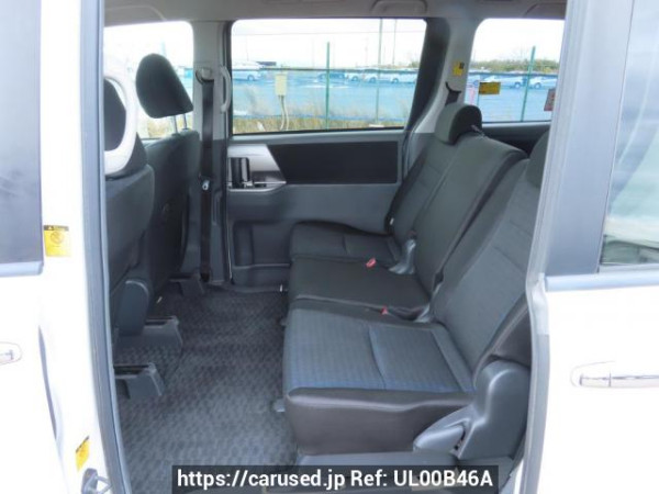 Used 2010 AT toyota voxy ZRR70W Image[17]