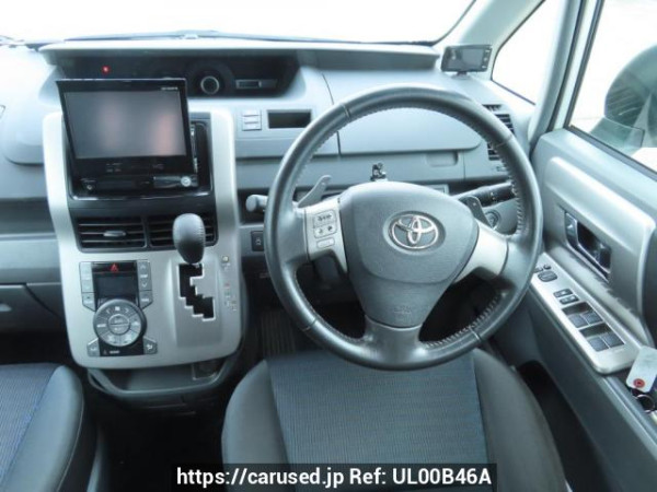Used 2010 AT toyota voxy ZRR70W Image[23]