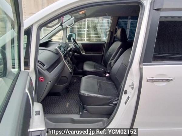 Used 2009 AT toyota voxy ZRR70W Image[14]