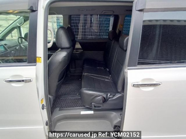 Used 2009 AT toyota voxy ZRR70W Image[16]
