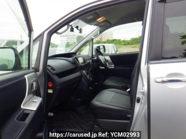 Used 2012 AT toyota noah ZRR70G Image[12]