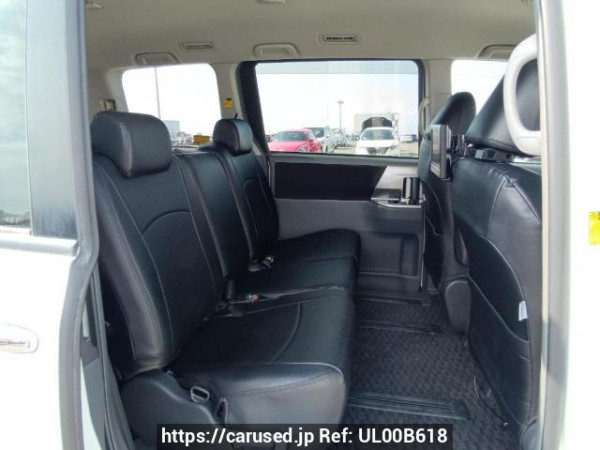 Used 2008 AT toyota voxy ZRR70W Image[15]