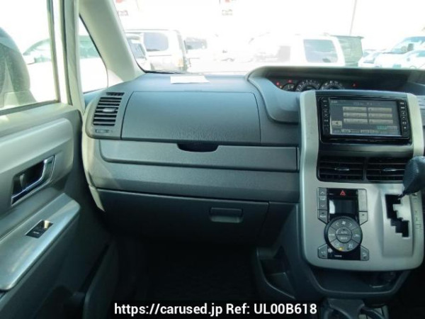 Used 2008 AT toyota voxy ZRR70W Image[18]