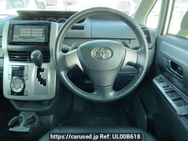 Used 2008 AT toyota voxy ZRR70W Image[19]