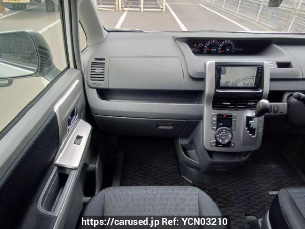 Used 2009 AT toyota voxy ZRR70W Image[19]