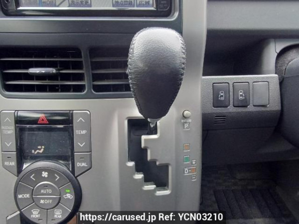 Used 2009 AT toyota voxy ZRR70W Image[24]