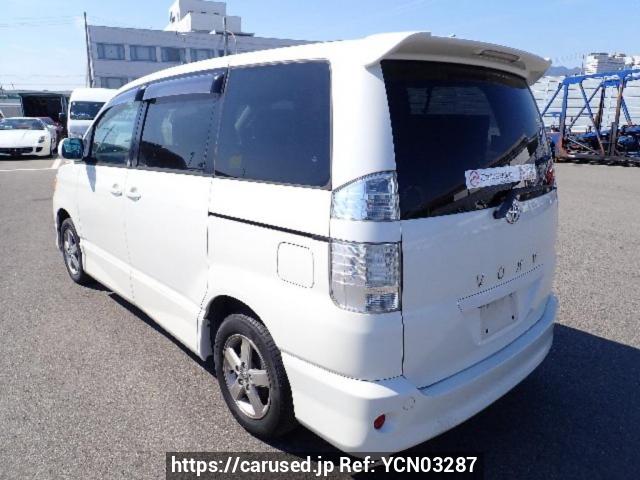 Comprar usado 2005 Toyota Voxy AZR60G (YCN03287) - Carused.jp