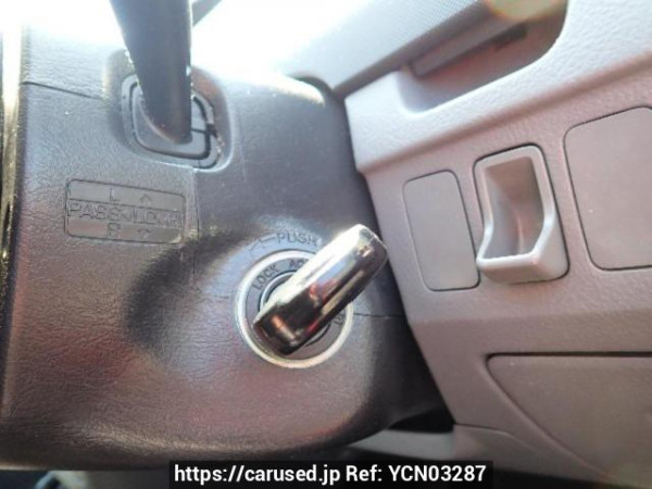 Used 2005 AT toyota voxy AZR60G Image[25]