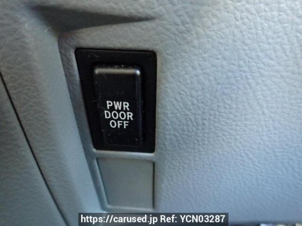 Used 2005 AT toyota voxy AZR60G Image[27]