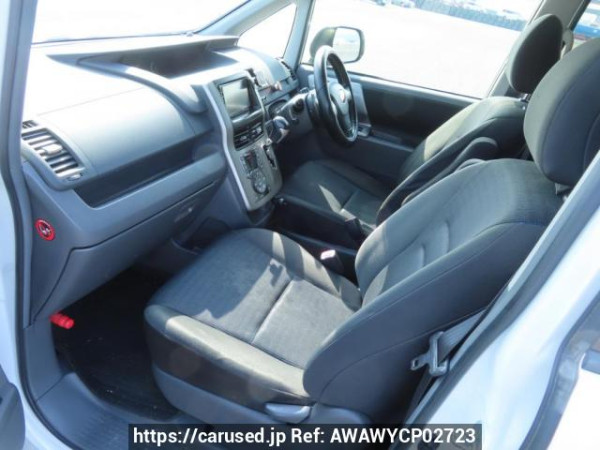 Used 2010 AT toyota voxy ZRR70W Image[15]