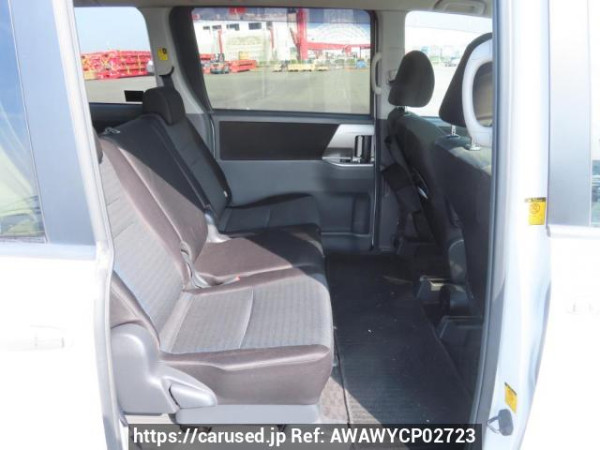 Used 2010 AT toyota voxy ZRR70W Image[17]