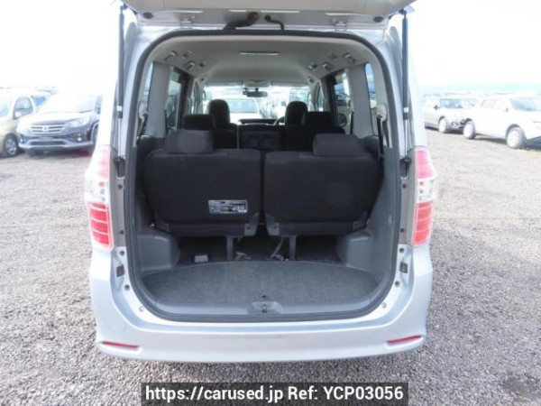 Used 2007 AT toyota noah ZRR70W Image[8]