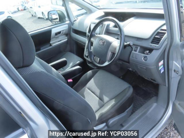 Used 2007 AT toyota noah ZRR70W Image[13]
