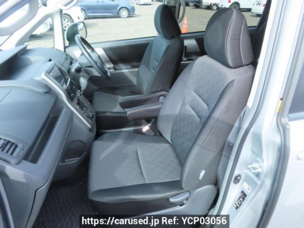 Used 2007 AT toyota noah ZRR70W Image[16]