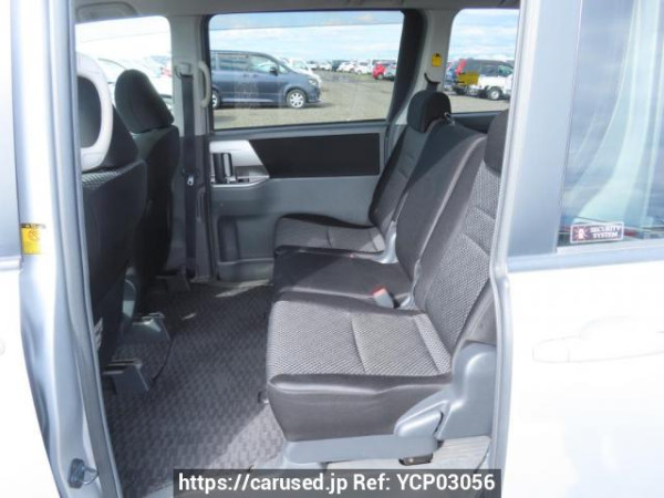 Used 2007 AT toyota noah ZRR70W Image[19]