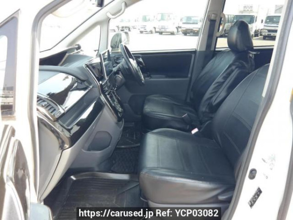 Used 2007 AT toyota voxy ZRR70W Image[13]