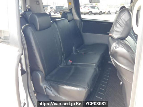 Used 2007 AT toyota voxy ZRR70W Image[16]