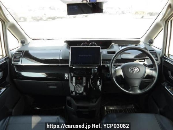Used 2007 AT toyota voxy ZRR70W Image[18]